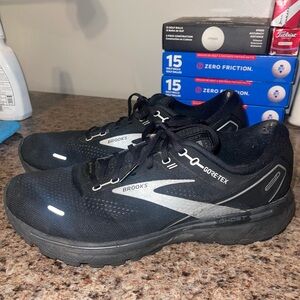 Mens size 12 Brooks